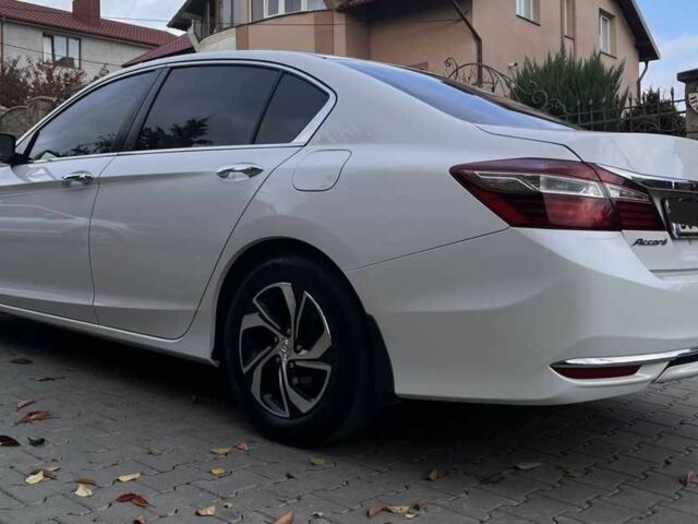 Білий Хонда Аккорд, об'ємом двигуна 2.4 л та пробігом 196 тис. км за 11500 $, фото 3 на Automoto.ua