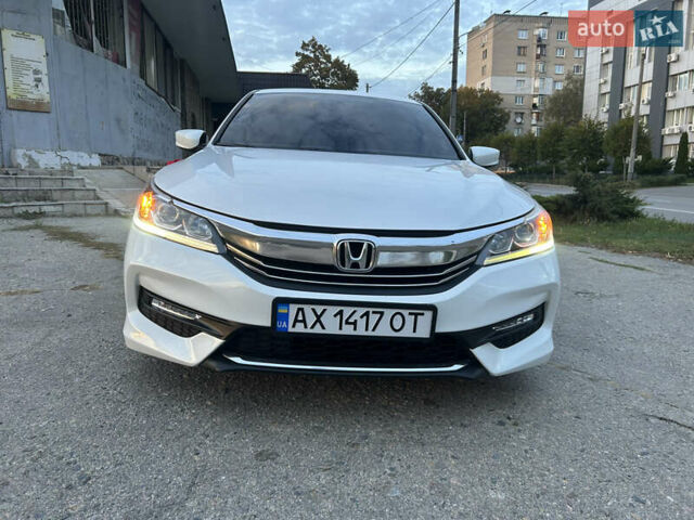 Белый Хонда Аккорд, объемом двигателя 2.35 л и пробегом 142 тыс. км за 14700 $, фото 7 на Automoto.ua