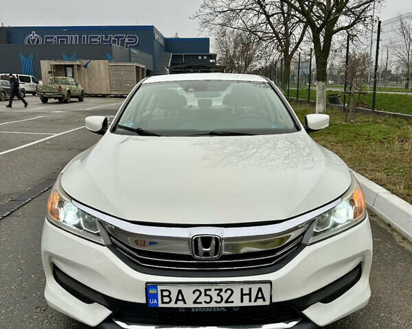 Белый Хонда Аккорд, объемом двигателя 2.35 л и пробегом 187 тыс. км за 12990 $, фото 6 на Automoto.ua