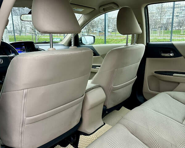 Белый Хонда Аккорд, объемом двигателя 2.35 л и пробегом 187 тыс. км за 12990 $, фото 18 на Automoto.ua