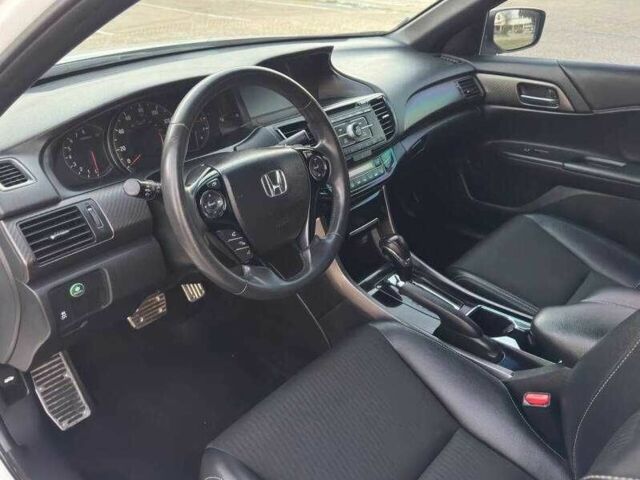 Білий Хонда Аккорд, об'ємом двигуна 2.4 л та пробігом 61 тис. км за 4100 $, фото 5 на Automoto.ua