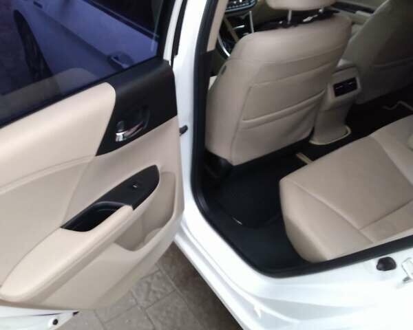 Белый Хонда Аккорд, объемом двигателя 2 л и пробегом 150 тыс. км за 16700 $, фото 7 на Automoto.ua