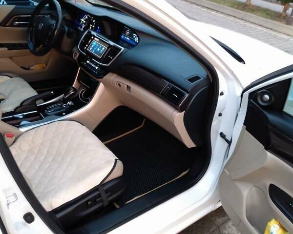 Белый Хонда Аккорд, объемом двигателя 2 л и пробегом 150 тыс. км за 16700 $, фото 10 на Automoto.ua
