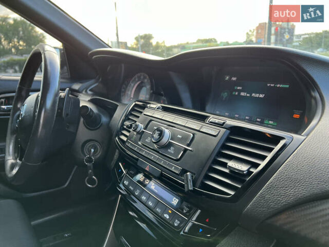 Белый Хонда Аккорд, объемом двигателя 2.4 л и пробегом 150 тыс. км за 12700 $, фото 19 на Automoto.ua