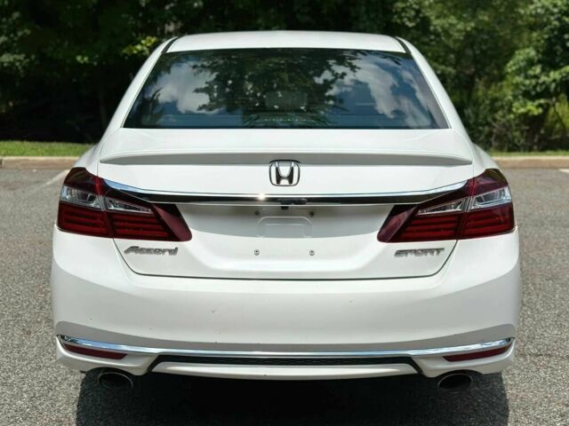 Белый Хонда Аккорд, объемом двигателя 2.4 л и пробегом 70 тыс. км за 9000 $, фото 4 на Automoto.ua