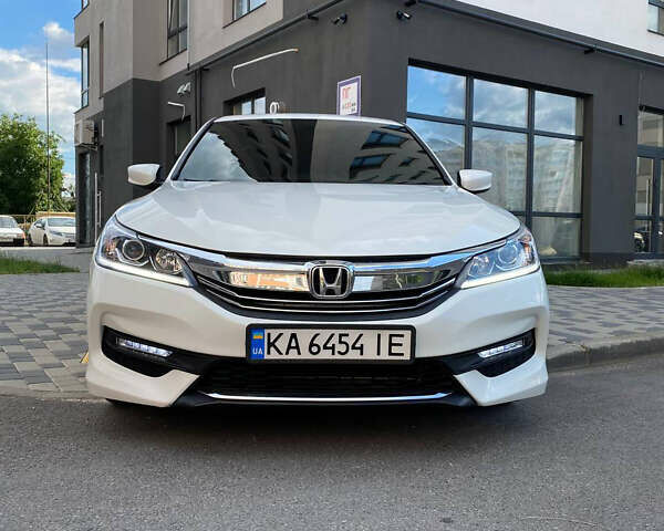 Белый Хонда Аккорд, объемом двигателя 2.36 л и пробегом 171 тыс. км за 10900 $, фото 10 на Automoto.ua