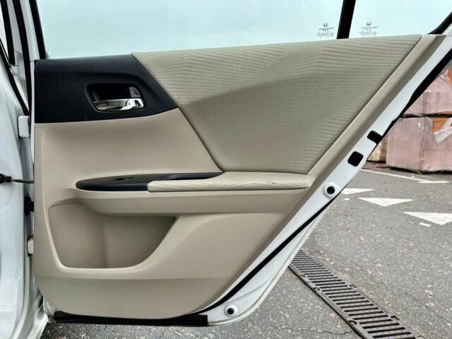 Белый Хонда Аккорд, объемом двигателя 2.4 л и пробегом 187 тыс. км за 12990 $, фото 22 на Automoto.ua