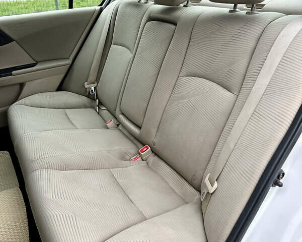 Белый Хонда Аккорд, объемом двигателя 2.35 л и пробегом 187 тыс. км за 12990 $, фото 19 на Automoto.ua