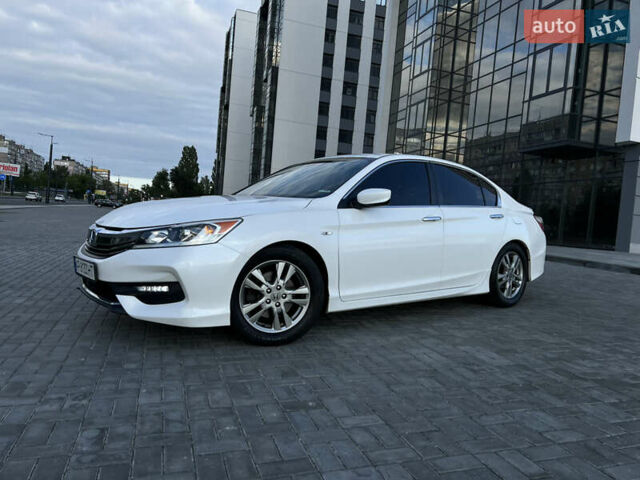 Белый Хонда Аккорд, объемом двигателя 2.4 л и пробегом 150 тыс. км за 12700 $, фото 7 на Automoto.ua