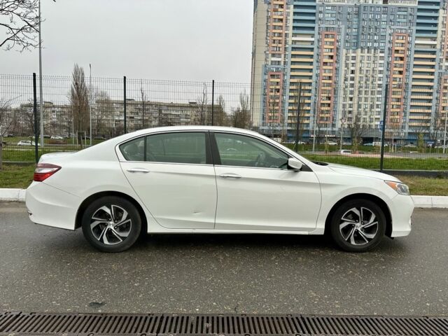 Белый Хонда Аккорд, объемом двигателя 2.4 л и пробегом 187 тыс. км за 12990 $, фото 5 на Automoto.ua