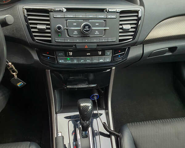 Білий Хонда Аккорд, об'ємом двигуна 2.36 л та пробігом 120 тис. км за 16500 $, фото 5 на Automoto.ua