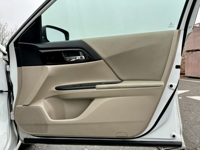 Белый Хонда Аккорд, объемом двигателя 2.4 л и пробегом 187 тыс. км за 12990 $, фото 19 на Automoto.ua