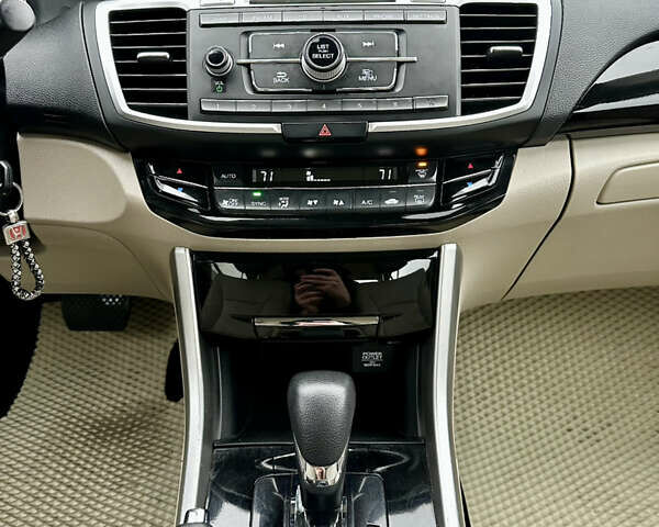 Белый Хонда Аккорд, объемом двигателя 2.35 л и пробегом 187 тыс. км за 12990 $, фото 10 на Automoto.ua