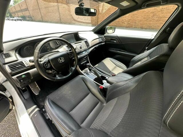 Белый Хонда Аккорд, объемом двигателя 2.4 л и пробегом 70 тыс. км за 9000 $, фото 10 на Automoto.ua