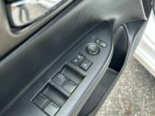 Белый Хонда Аккорд, объемом двигателя 2.4 л и пробегом 70 тыс. км за 9000 $, фото 8 на Automoto.ua