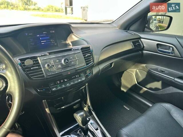 Білий Хонда Аккорд, об'ємом двигуна 2.36 л та пробігом 133 тис. км за 16700 $, фото 12 на Automoto.ua