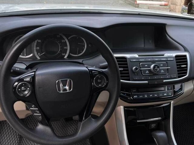 Білий Хонда Аккорд, об'ємом двигуна 2.4 л та пробігом 196 тис. км за 11500 $, фото 11 на Automoto.ua