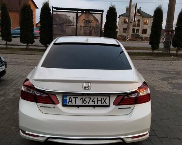Белый Хонда Аккорд, объемом двигателя 2 л и пробегом 150 тыс. км за 16700 $, фото 1 на Automoto.ua