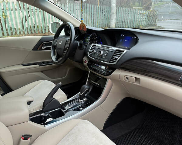 Белый Хонда Аккорд, объемом двигателя 1.99 л и пробегом 85 тыс. км за 16500 $, фото 25 на Automoto.ua