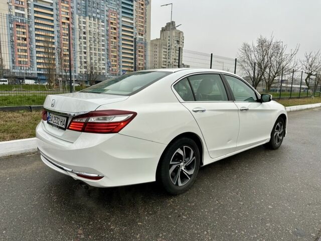 Белый Хонда Аккорд, объемом двигателя 2.4 л и пробегом 187 тыс. км за 12990 $, фото 1 на Automoto.ua