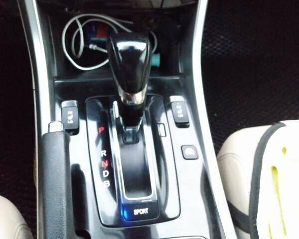 Белый Хонда Аккорд, объемом двигателя 2 л и пробегом 150 тыс. км за 16700 $, фото 2 на Automoto.ua