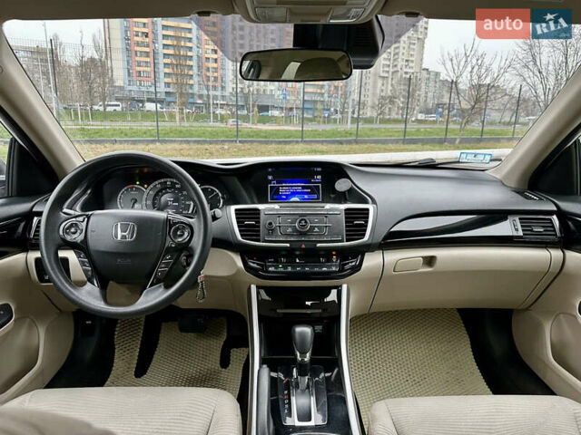 Белый Хонда Аккорд, объемом двигателя 2.35 л и пробегом 187 тыс. км за 12990 $, фото 9 на Automoto.ua