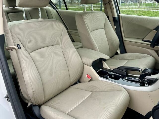 Белый Хонда Аккорд, объемом двигателя 2.4 л и пробегом 187 тыс. км за 12990 $, фото 18 на Automoto.ua