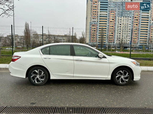Белый Хонда Аккорд, объемом двигателя 2.35 л и пробегом 187 тыс. км за 12990 $, фото 5 на Automoto.ua