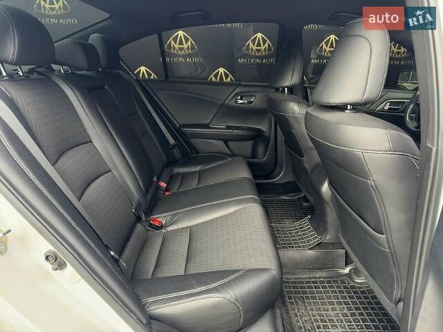 Белый Хонда Аккорд, объемом двигателя 2.36 л и пробегом 141 тыс. км за 13200 $, фото 10 на Automoto.ua