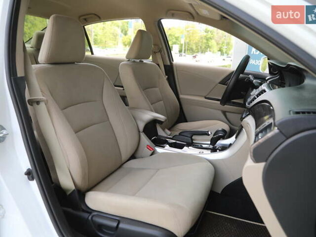 Білий Хонда Аккорд, об'ємом двигуна 2 л та пробігом 94 тис. км за 15900 $, фото 7 на Automoto.ua