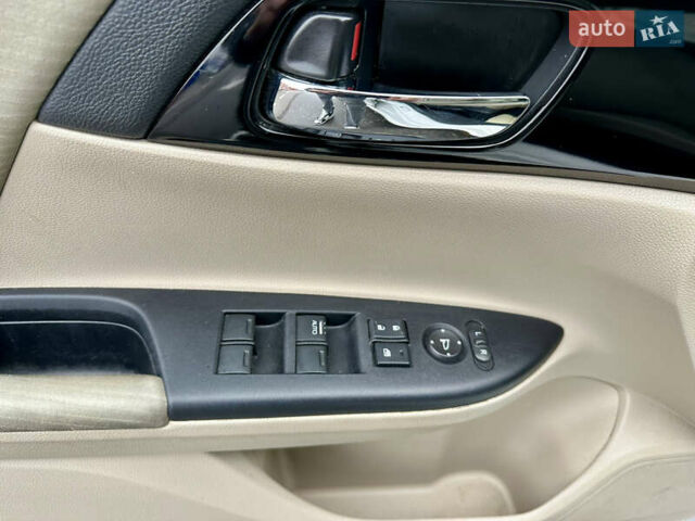 Белый Хонда Аккорд, объемом двигателя 2.35 л и пробегом 187 тыс. км за 12990 $, фото 17 на Automoto.ua