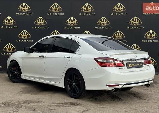 Белый Хонда Аккорд, объемом двигателя 2.36 л и пробегом 141 тыс. км за 13200 $, фото 3 на Automoto.ua
