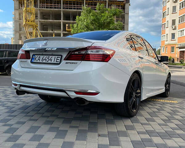 Белый Хонда Аккорд, объемом двигателя 2.36 л и пробегом 171 тыс. км за 10900 $, фото 7 на Automoto.ua