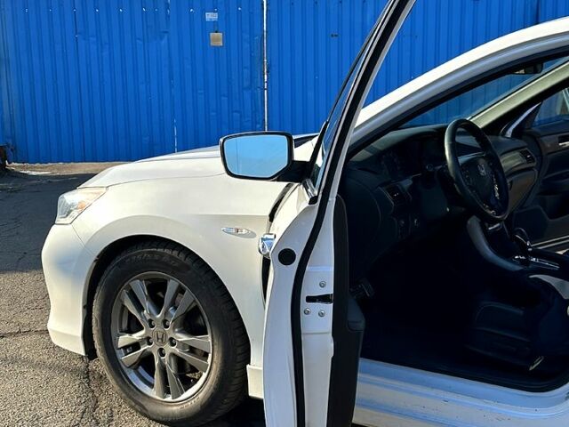 Білий Хонда Аккорд, об'ємом двигуна 2.4 л та пробігом 229 тис. км за 12500 $, фото 7 на Automoto.ua