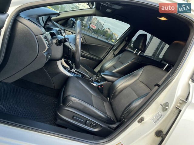 Белый Хонда Аккорд, объемом двигателя 2.4 л и пробегом 150 тыс. км за 12700 $, фото 26 на Automoto.ua