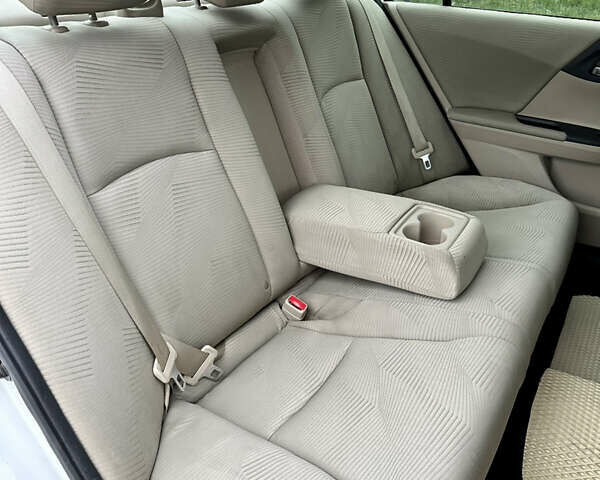 Белый Хонда Аккорд, объемом двигателя 2.35 л и пробегом 187 тыс. км за 12990 $, фото 26 на Automoto.ua