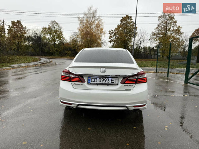 Белый Хонда Аккорд, объемом двигателя 2.36 л и пробегом 160 тыс. км за 13600 $, фото 6 на Automoto.ua