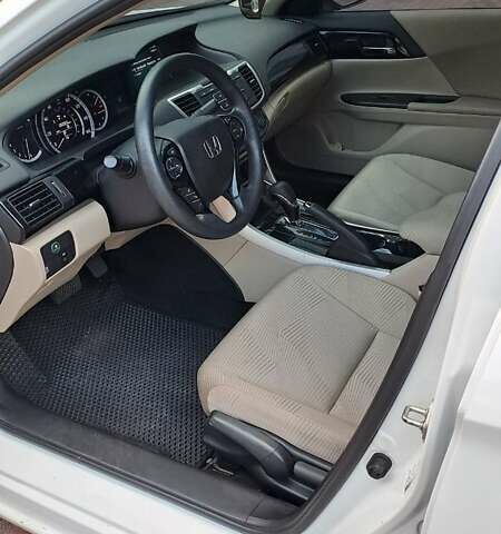 Белый Хонда Аккорд, объемом двигателя 2.4 л и пробегом 80 тыс. км за 16900 $, фото 1 на Automoto.ua