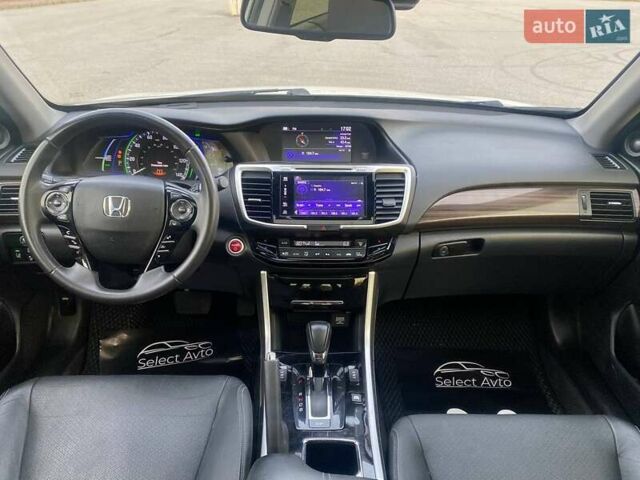 Белый Хонда Аккорд, объемом двигателя 1.99 л и пробегом 160 тыс. км за 16999 $, фото 11 на Automoto.ua