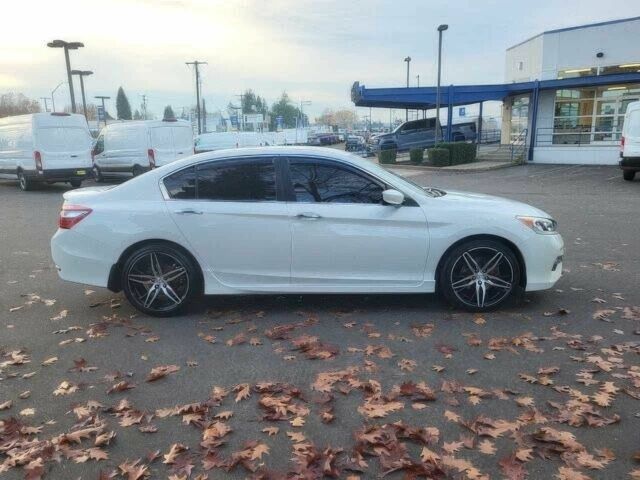 Белый Хонда Аккорд, объемом двигателя 2.4 л и пробегом 51 тыс. км за 11000 $, фото 5 на Automoto.ua