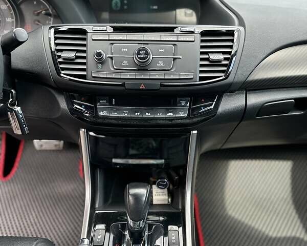 Белый Хонда Аккорд, объемом двигателя 2.4 л и пробегом 96 тыс. км за 15600 $, фото 24 на Automoto.ua