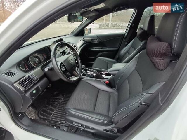 Белый Хонда Аккорд, объемом двигателя 2.4 л и пробегом 90 тыс. км за 16500 $, фото 10 на Automoto.ua