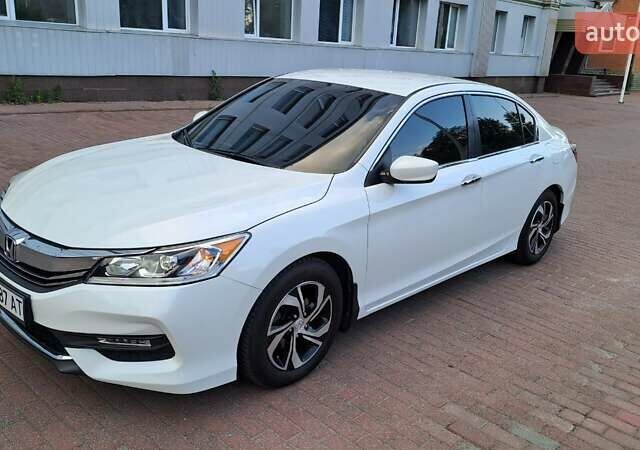 Белый Хонда Аккорд, объемом двигателя 2.4 л и пробегом 80 тыс. км за 16900 $, фото 3 на Automoto.ua