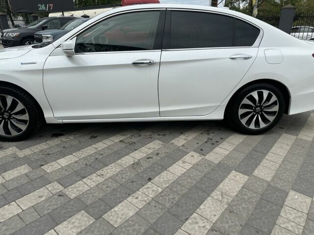 Білий Хонда Аккорд, об'ємом двигуна 2 л та пробігом 150 тис. км за 16900 $, фото 1 на Automoto.ua