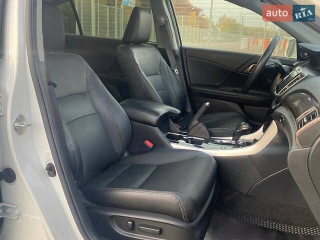 Белый Хонда Аккорд, объемом двигателя 1.99 л и пробегом 160 тыс. км за 16999 $, фото 18 на Automoto.ua