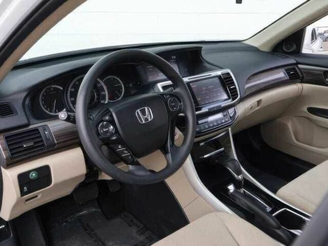 Белый Хонда Аккорд, объемом двигателя 2.4 л и пробегом 78 тыс. км за 5500 $, фото 9 на Automoto.ua