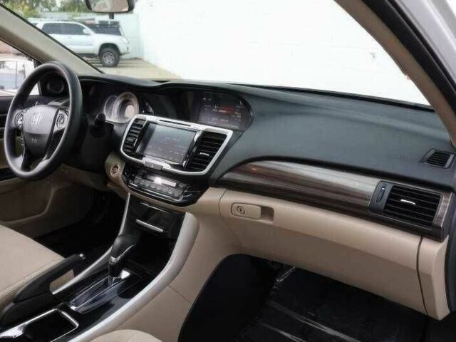 Белый Хонда Аккорд, объемом двигателя 2.4 л и пробегом 78 тыс. км за 5500 $, фото 11 на Automoto.ua