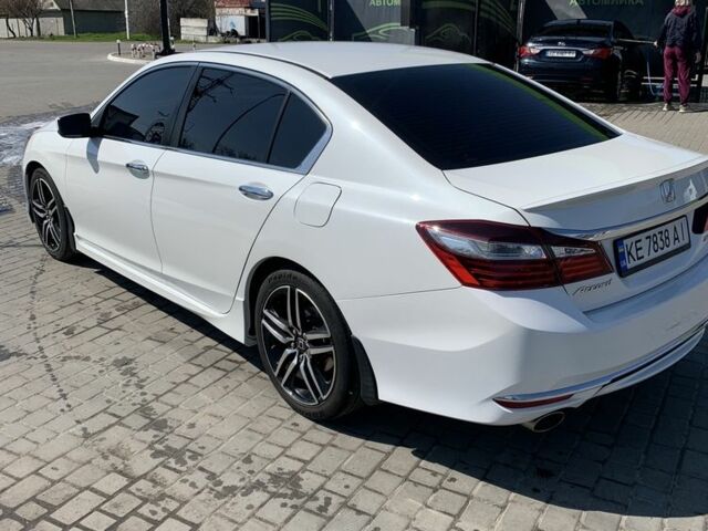 Белый Хонда Аккорд, объемом двигателя 2.4 л и пробегом 150 тыс. км за 14200 $, фото 9 на Automoto.ua