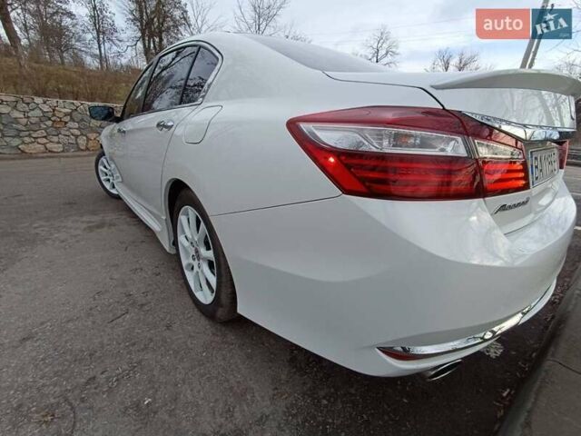 Белый Хонда Аккорд, объемом двигателя 2.4 л и пробегом 90 тыс. км за 16500 $, фото 1 на Automoto.ua