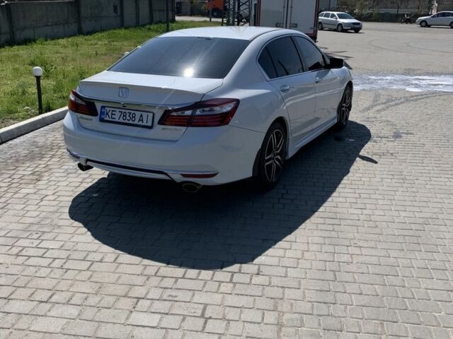 Белый Хонда Аккорд, объемом двигателя 2.4 л и пробегом 150 тыс. км за 14200 $, фото 5 на Automoto.ua